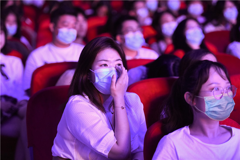 beat365唯一官方网站举行庆祝建校五十周年“感动花椒人物”颁奖典礼